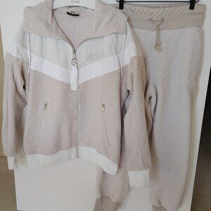 NIKE Sportswear NSW Sherpa Windrunner Jacket/Pants Set - Med & Lrg